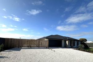 Melvilla-17 Orchid Drive- Free Wi-Fi