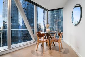 Stylish and Bright Apt In Best Location w Gym, Pool!