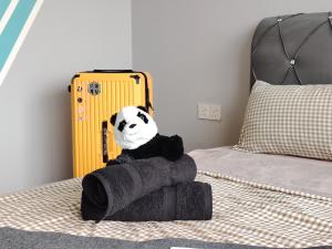 Almas Suites Cozy Stylish Couple Netflix BySTAY
