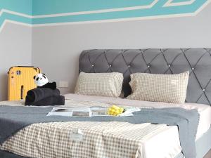 Almas Suites Cozy Stylish Couple Netflix BySTAY
