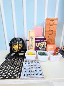 Relaxing and Peaceful Pet-friendly Studio with Pool and City View balcony, Netflix, 90s Boardgames & Karaoke