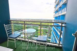 Relaxing and Peaceful Pet-friendly Studio with Pool and City View balcony, Netflix, 90s Boardgames & Karaoke