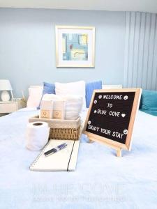 Relaxing and Peaceful Pet-friendly Studio with Pool and City View balcony, Netflix, 90s Boardgames & Karaoke