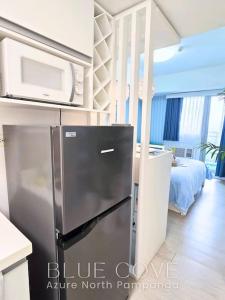 Relaxing and Peaceful Pet-friendly Studio with Pool and City View balcony, Netflix, 90s Boardgames & Karaoke