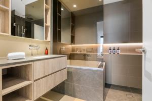 Breathtaking City and Bay Views Apt Best Location
