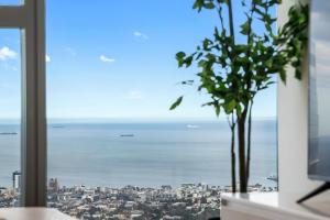Breathtaking City and Bay Views Apt Best Location