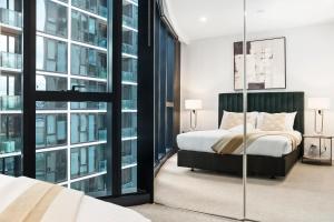 Modern Apt 100m fr Parkland w Pool, Gym and Wi-Fi