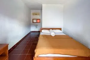 Guest House Surya Ayu Permai Buleleng Mitra RedDoorz - 新加拉惹