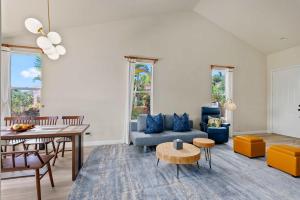 # Marbella Lane Posh 4BR with Spectacular Views
