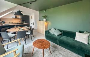 2 Bedroom Beautiful Apartment In Bièvre