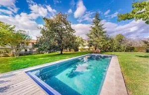 Nice Home In Montgaillard - 圣皮埃尔杜山