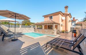 Gorgeous Home In Roc With Wifi