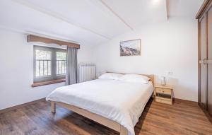 Gorgeous Home In Roc With Wifi