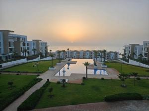 Bel appartement rez de jardin vue mer plage des nations