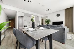 StoneTree - Newly Furnished - Stylish