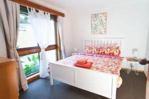 Stay next to train station! Melbourne CBD 12 km! - Epping