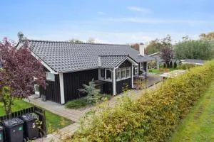 New Holiday Home Close To The Beach - Kramnitse