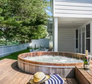 Beach Front House Outdoor Hot Tub Sauna - Patonga Beach