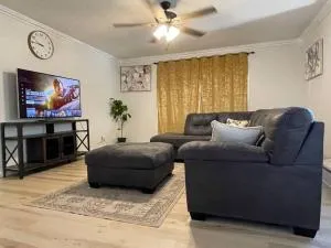 Comfort Haven -Sleeps 10, Games, Gym, Parking, Car Rental - Roach