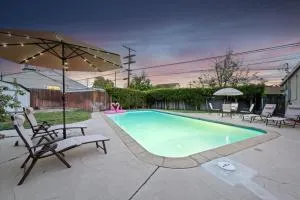 Chic Boho Retreat - Pool, Patio, Mini Golf & Arcade, Mins from Universal Studios! - Shadow Hills