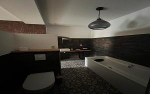 B&B / Chambres d'hotes Aux Deux Tours : Chambre Lit King-Size Deluxe