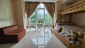 Myna Lagoon Pico de Loro