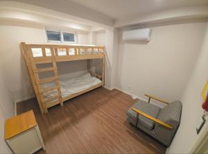 Phòng Giường Đôi Với Phòng Tắm Chung (Double Room with Shared Bathroom)