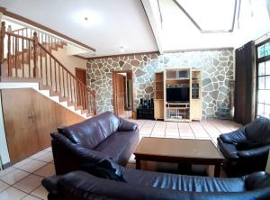 Villa puncak bogor at kota bunga ada karoke & AC