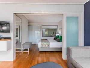 Bells Blvd Resort Apts - 2BR Dual Key, 1 BR Rooms Avail - Hosted by Holiday Management