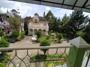 Villa kota bunga at puncak bogor free ac & wh