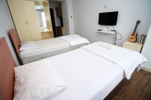 Easton Park Residence by Mustika