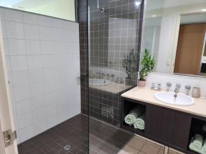 Studio room in Cairns Esplanade! Ocean view! Heart of Cairns