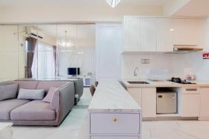 Restful and Comfy 2BR at Sky House BSD Apartment By Tarvelio