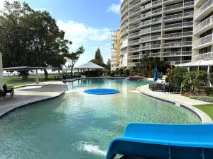 Gemini Resort, 2bedroom Unit19 and carpark Golden Beach, Caloundra - Golden Beach