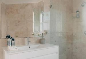 Picasso Villa in Rose Bay