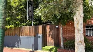 Shiralee Hostel -note - Valid passport required to check in - Perth