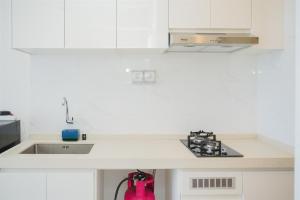 Nice and Minimalist Studio at Sky House BSD Apartment By Travelio