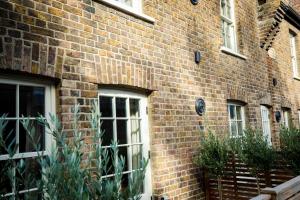 Leworth Apartments, Windsor