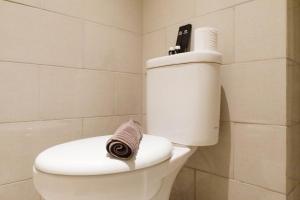 Grand Luxurious and Spacious Studio at Benson Supermall Mansion By Travelio