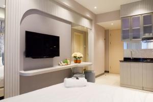 Grand Luxurious and Spacious Studio at Benson Supermall Mansion By Travelio