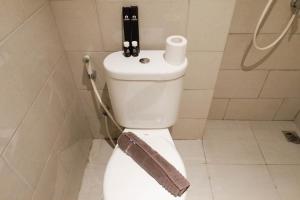 Grand Luxurious and Spacious Studio at Benson Supermall Mansion By Travelio