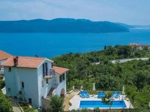 Charming Brsec Apartment with Shared Pool - Zagorje