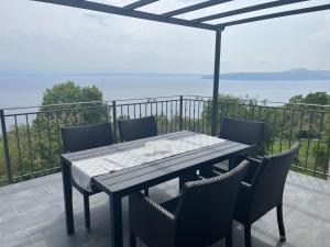 Splendid Holiday Home with Panoramic Sea Views Moscenicka Draga 