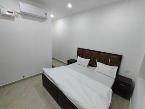 Divine Kashi Near Shree Kashi Vishwanath Temple