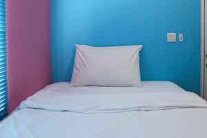 Comfort and Cozy 2BR at Springlake Summarecon Bekasi Apartment By Travelio