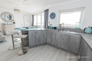 Seaview Retreat by Grandeur Property