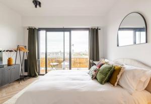 Deluxe Studio La Cambre - with view