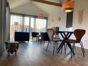 4-person chalet Albatros by the water with parking space