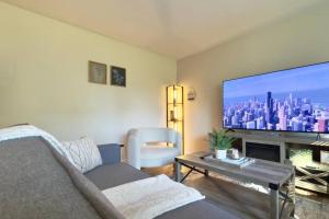 Sleek 1BR Getaway Ideal Spot Near OHare