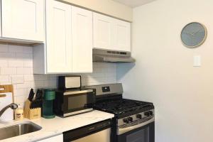 Sleek 1BR Getaway Ideal Spot Near OHare